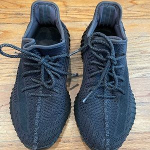 Yeezy Boost 350 V2 Black non-reflective
